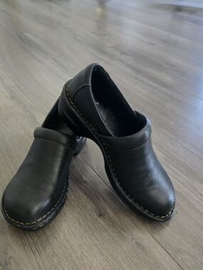 Born Concept BOC Clogs Womens Sz 6.5 Peggy Pebbled Black Leather Slip On Shoes